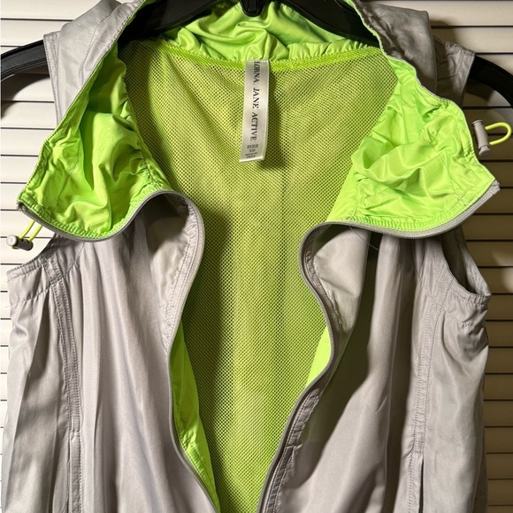 LORNA JANE Active Elevate Grey Vest in Size XS - Picture 3 of 9